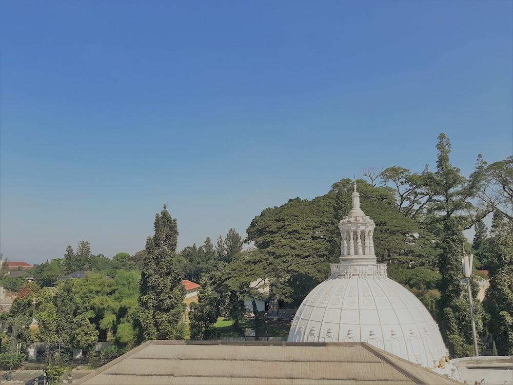 The Palais Hotel Dago Бандунг Екстер'єр фото