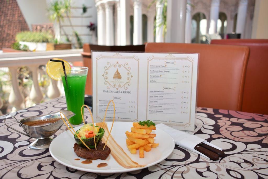 The Palais Hotel Dago Бандунг Екстер'єр фото